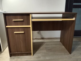 Dětský psací stůl s nástěnnou policí - 2