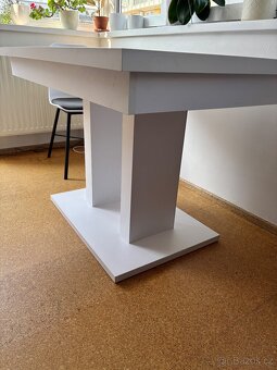 Rozkládací jídelní stůl - 2