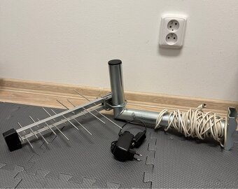 Venkovní televizní anténa + držák - 2