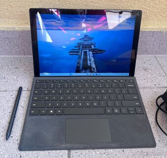 Microsoft Surface Pro 6 / i5-8350U / 8GB RAM / 256GB / 12" - 2