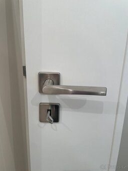 Sapeli CPL bilá perla včetně zárubně a kování (800 x 2100) - 2