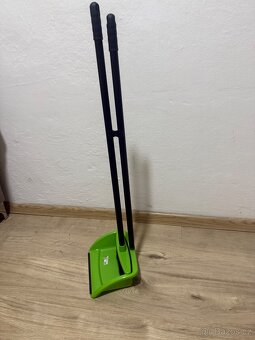 Smeták s prodlouženou rukojetí a lopatkou - 2