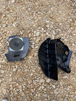 e36 sedan operka nohy, footrest s reproduktorem - 2