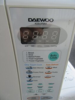 Nabízím digitální mikrovlnnou troubu Daewoo. Plně funkční. Z - 2