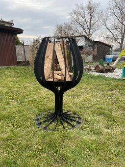 Designové ohniště / zahradní socha – motiv sklenky vína - 2