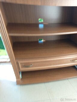 Dřevěná komoda pod TV - 2