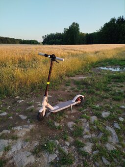 Xiaomi Mi Electric Scooter 3 – skvělý stav, 25 km dojezd - 2