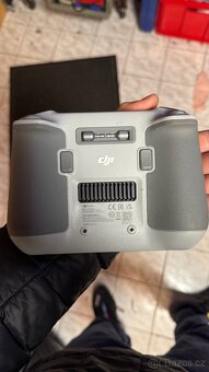 🎮 DJI RC ovladač s integrovaným displejem - 2