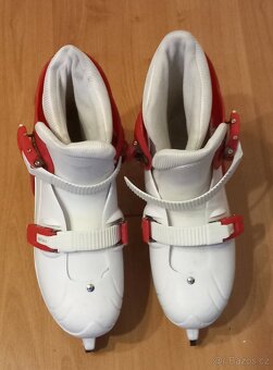 Prodám levně starší zachovalé zvětšovací brusle vel. 35-38 - 2