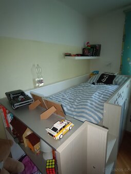 Palanda s vestavěnou skříní a velkým úložným prostorem - 2