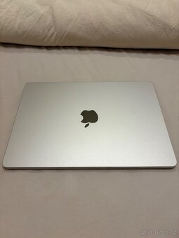 MacBook Air 13" M2 CZ 2022 Hvězdně bílý - 2