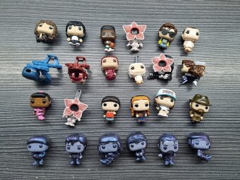 Sada figurek Stranger things + domecek - 2