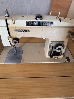 Skříňový šicí stroj Lucznik 438 - 2