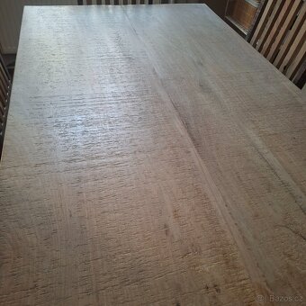 Jídelní stůl + židle. - 2