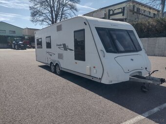Karavan Elddis (6 osob,velký uzavíratelný předstan) - 2