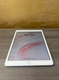 Apple iPad 7 32GB stříbrný, top stav - 2