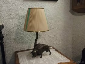 Stará stolní kovová lampa - bizon - 2