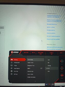 Herní PC, s monitorem a příslušenstvím. - 2