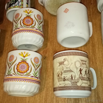 Prodám staré české porcelánové hrnky a skleněné půlitry 0,3l - 2