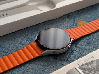 Samsung Galaxy Watch 4 (44 mm) + kovový řemínek a další - 2