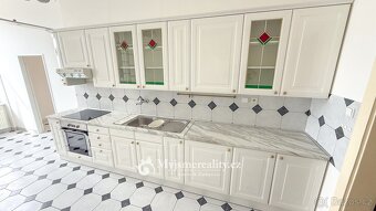 Pronájem byty 3+1, 99 m2 - Znojmo, náměstí Republiky - 2