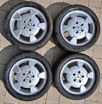 15" mercedes "A" 5,5j et 54 letní pneu - 2