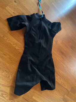 Prodám dámský neopren nový vel. M - 2