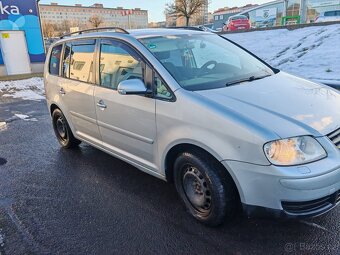 Volkswagen Touran 1.6 FSI. Rodinný tank - 2