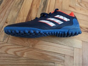 Prodám turfy značky Adidas velikosti 38,5

 - 2
