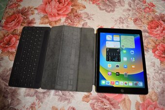 Apple iPad Pro 9.7-inch - A1673, (Wi-Fi Only), 32GB, (8) - 2