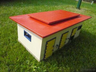 STÁJ PRO KONĚ ZN. SCHLEICH - 2