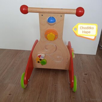 Dětské dřevěné chodítko HAPE - 2