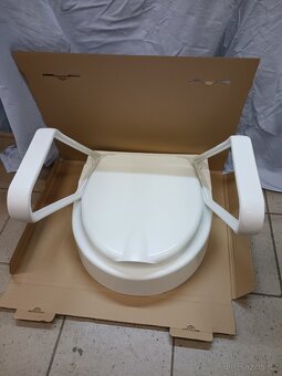 Vyvýšený nástavec na wc s madly - 2