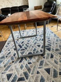 Masivní jídelní stůl - 2