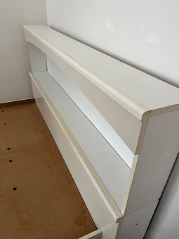 Postel s poličkou - 2