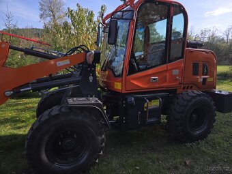 KOLOVÝ KLOUBOVÝ NAKLADAČ 920T - 2