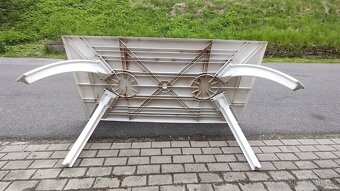 Kvalitní velký plastový stůl - 2