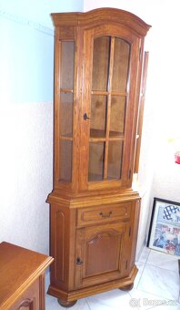 jednodveřová rustikální vitrína - 2