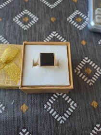 Panský zlatý prsten s kamenem onyx - 2