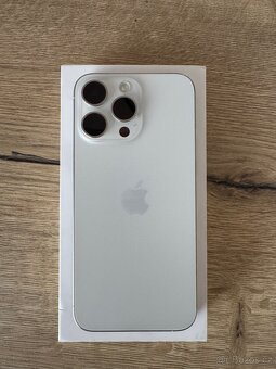 Apple iPhone 15 Pro Max 256GB bílý titan - 2