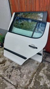 Škoda Fabia II hatchback zadní dveře L+P barva 1026 - 2