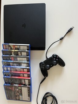 PS4 1TB + pár her - 2