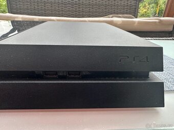 PlayStation 4 - 2