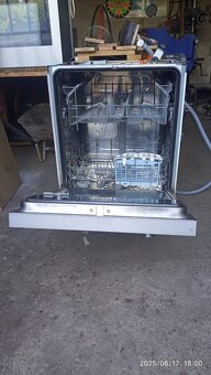 Vestavná myčka Electrolux ESI64030X - 2