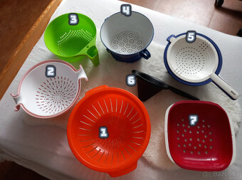 Kuchyňské cedníky 7 ks - různé ceny, i Tupperware - 2