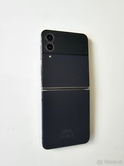 Samsung Galaxy Z Flip 4 - 2