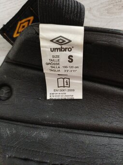 Fotbalové  chrániče holení  a kotníků UMBRO vel S - 2