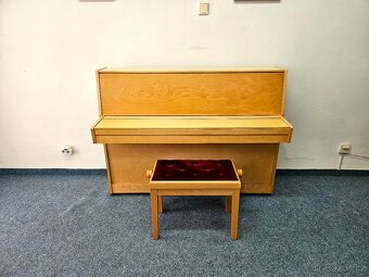 Zánovné pianino značky Hellas po slevě. - 2