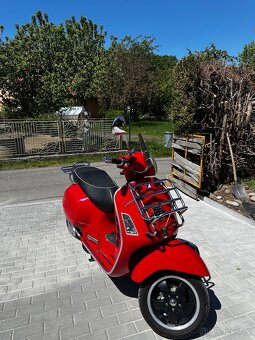 Piaggio Vespa 300GTS - 2