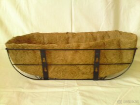 Nástěnný koš na rostliny. - 2